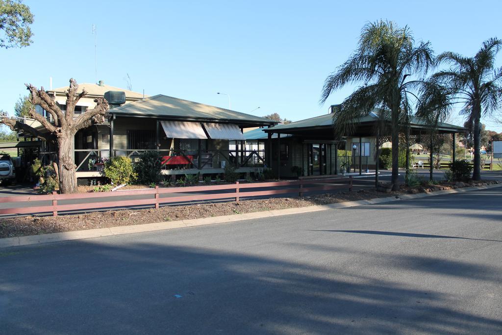 Lake Forbes Motel Exteriér fotografie
