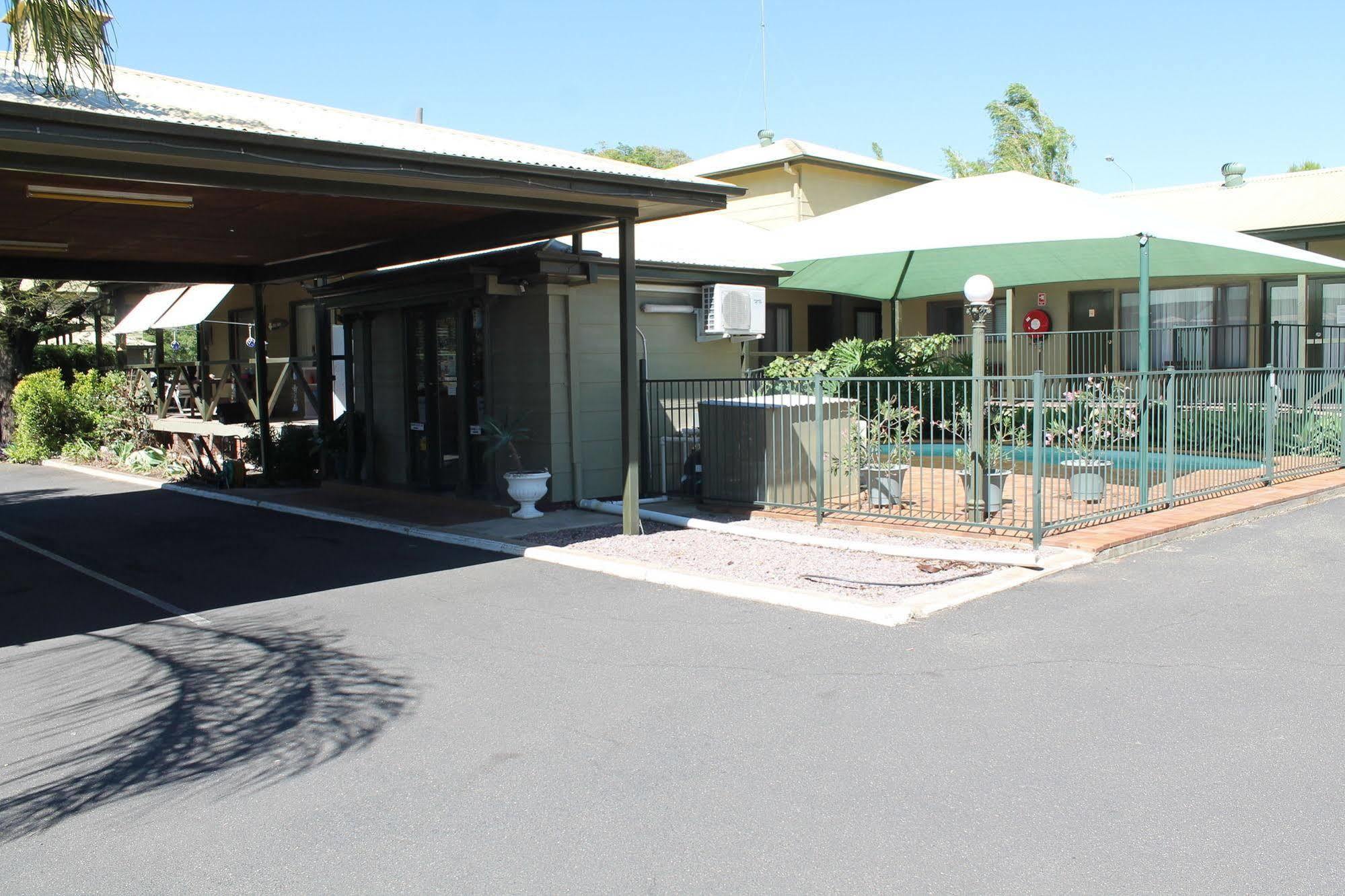 Lake Forbes Motel Exteriér fotografie