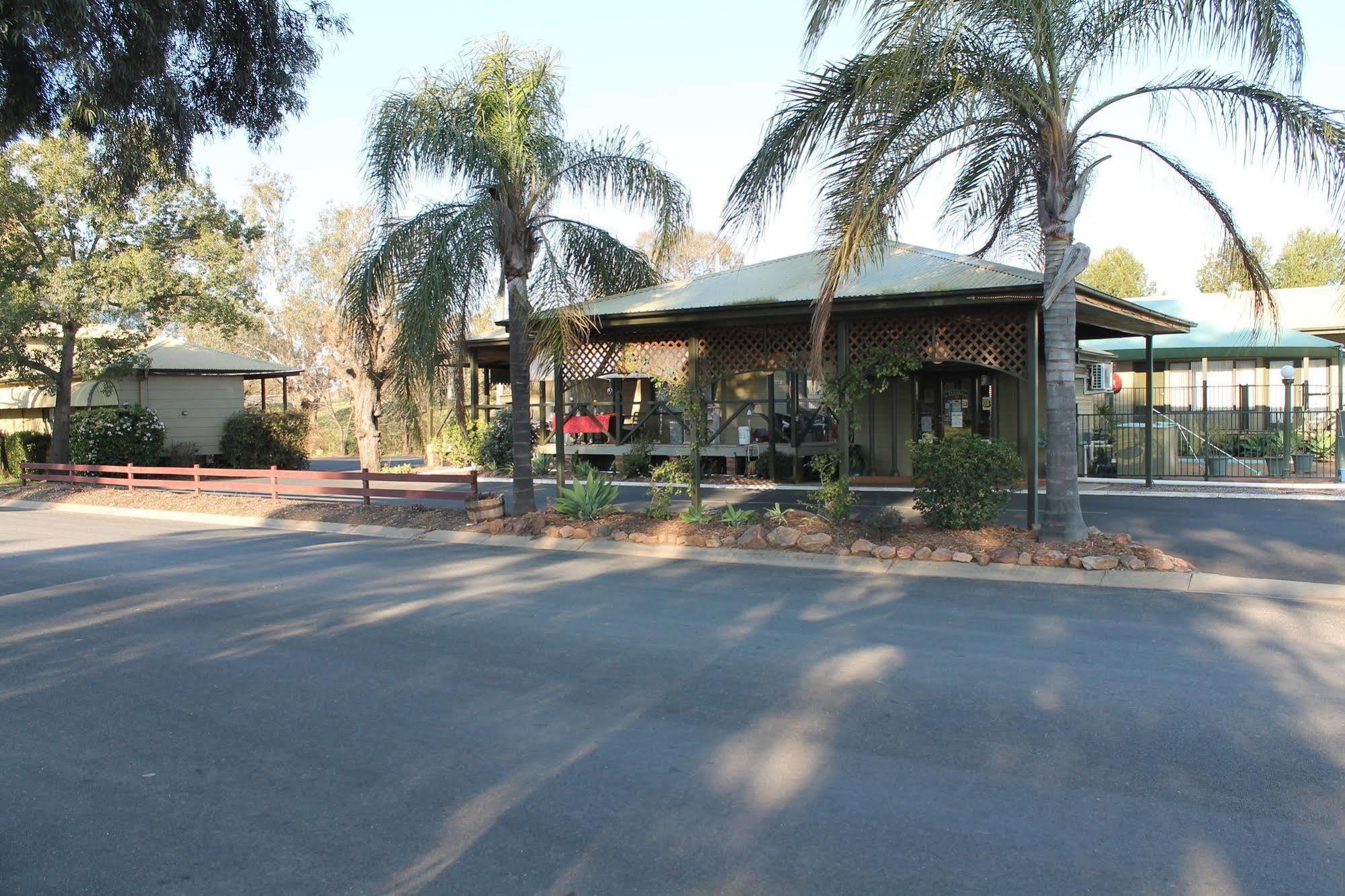 Lake Forbes Motel Exteriér fotografie
